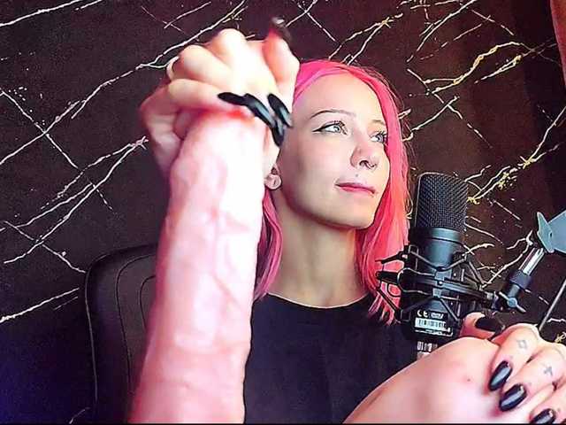 Molodaya live cam on BongaCams