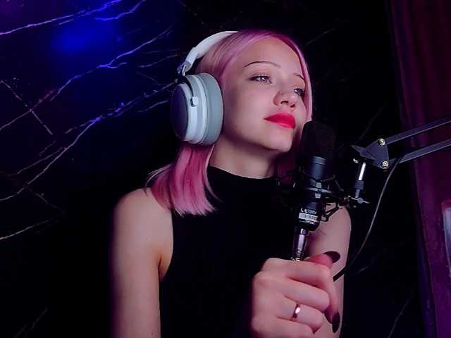Molodaya live cam on BongaCams