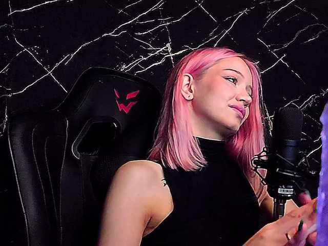 Molodaya live cam on BongaCams