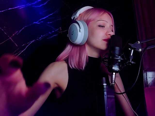 Molodaya live cam on BongaCams
