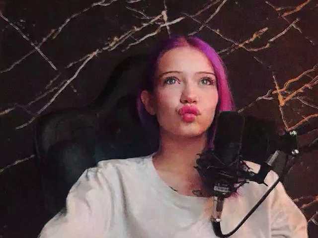 Molodaya live cam on BongaCams