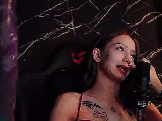 Molodaya live cam on BongaCams
