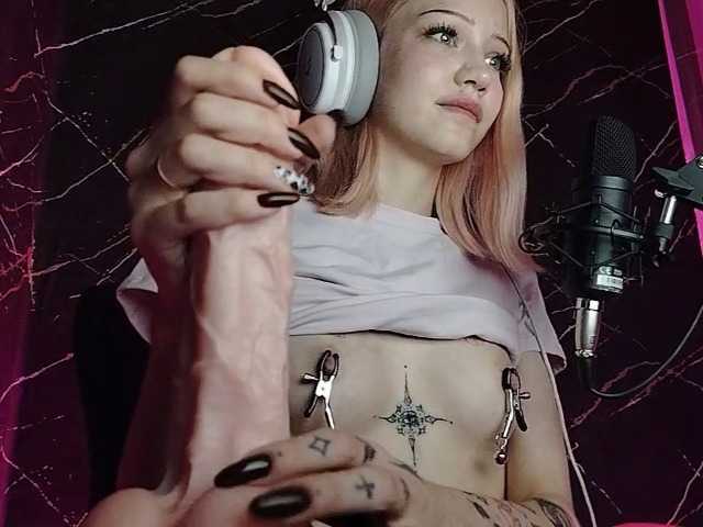 Molodaya live cam on BongaCams