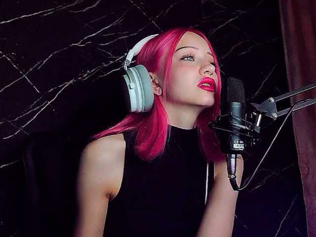 Molodaya live cam on BongaCams
