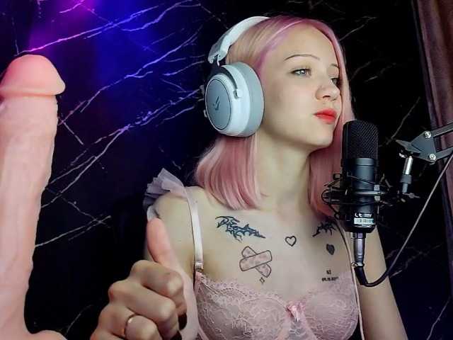 Molodaya live cam on BongaCams