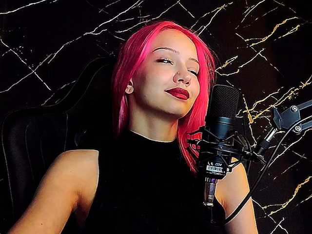 Molodaya live cam on BongaCams