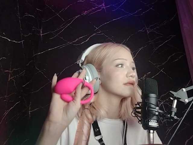 Molodaya live cam on BongaCams