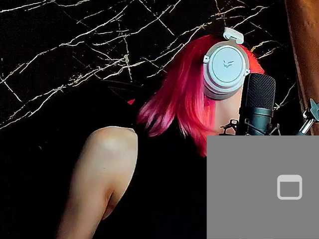Molodaya live cam on BongaCams