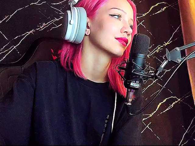 Molodaya live cam on BongaCams