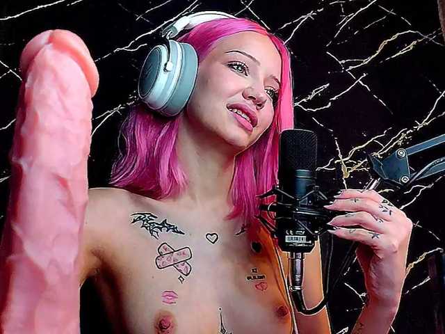 Molodaya live cam on BongaCams