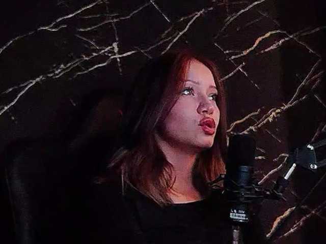 Molodaya live cam on BongaCams