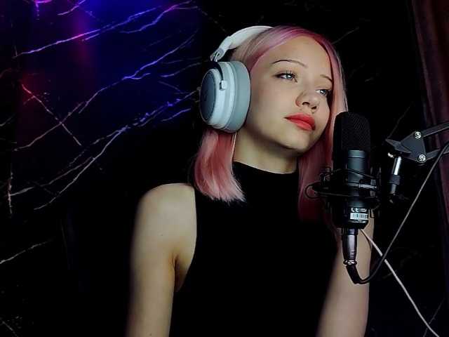Molodaya live cam on BongaCams
