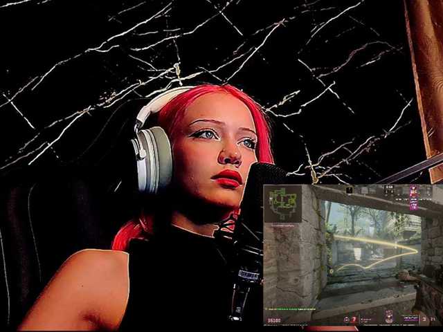 Molodaya live cam on BongaCams