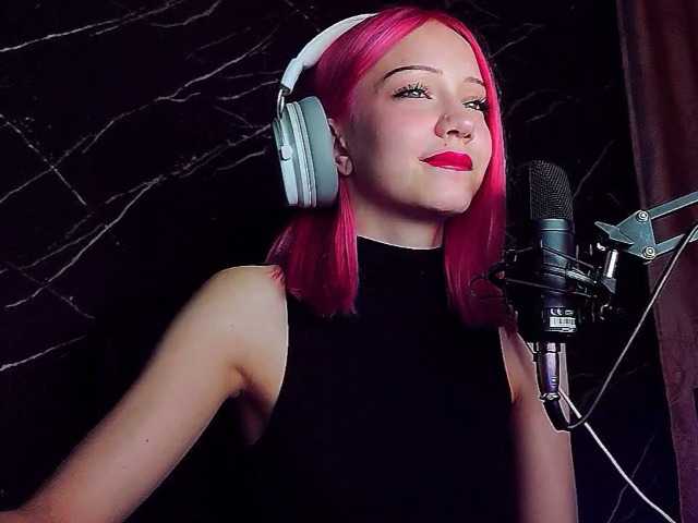Molodaya live cam on BongaCams