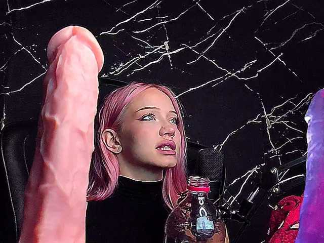 Molodaya live cam on BongaCams