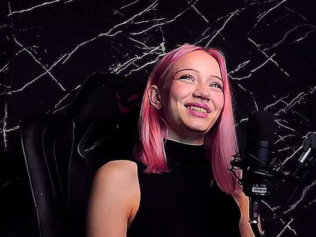 Molodaya live cam on BongaCams