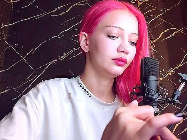 Molodaya live cam on BongaCams
