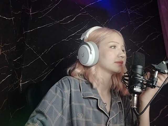 Molodaya live cam on BongaCams