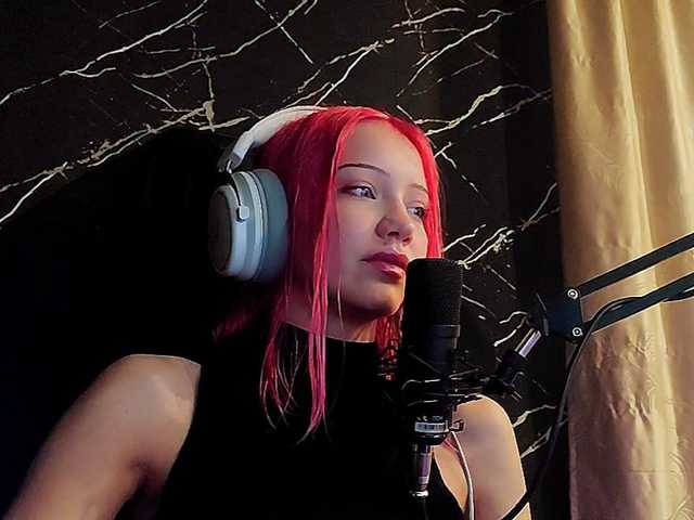 Molodaya live cam on BongaCams
