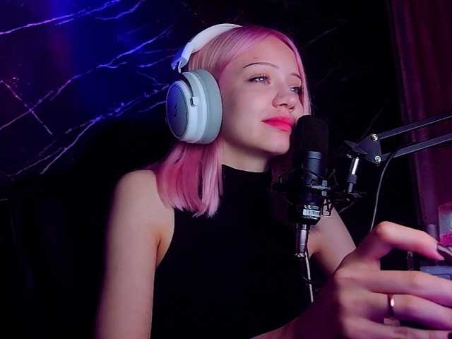 Molodaya live cam on BongaCams