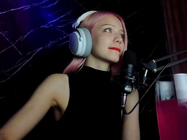 Molodaya live cam on BongaCams