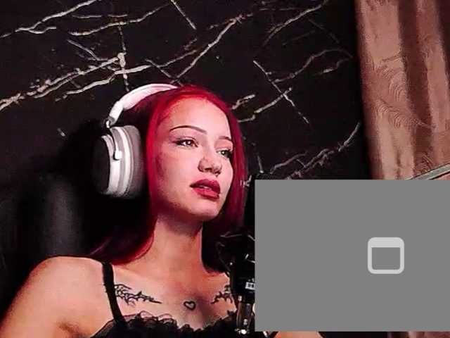 Molodaya live cam on BongaCams