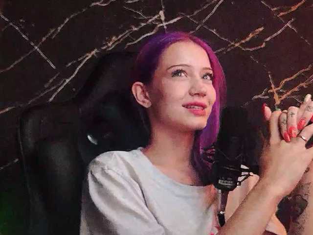 Molodaya live cam on BongaCams