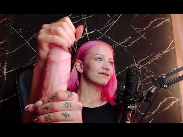 Molodaya live cam on BongaCams