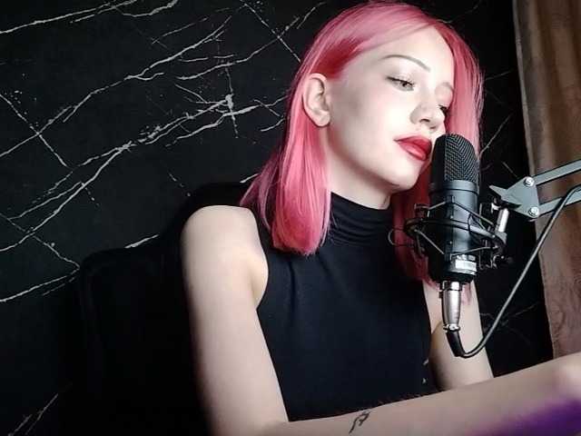 Molodaya live cam on BongaCams