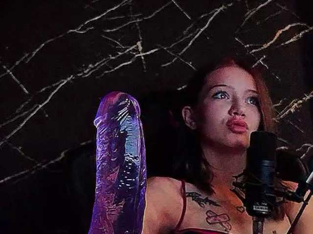 Molodaya live cam on BongaCams