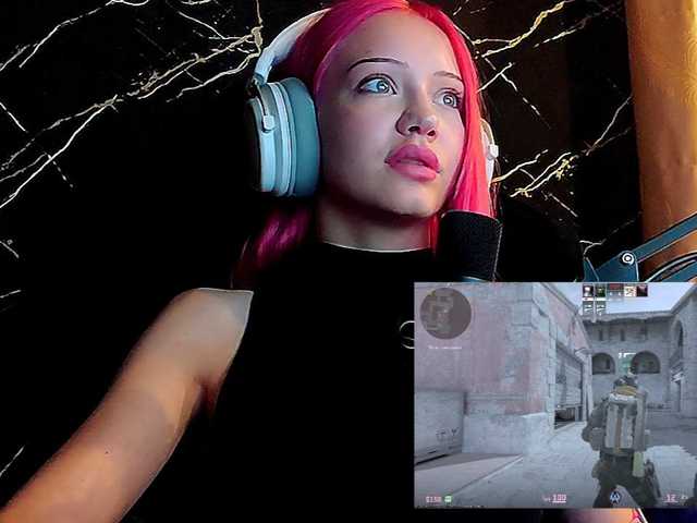 Molodaya live cam on BongaCams