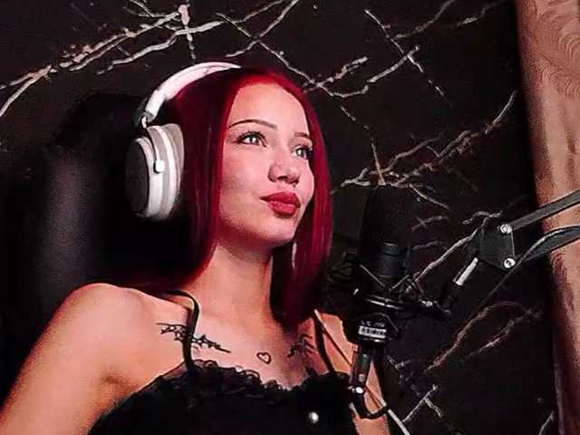 Molodaya live cam on BongaCams