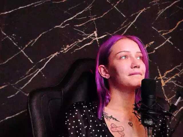 Molodaya live cam on BongaCams