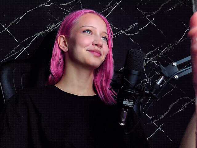 Molodaya live cam on BongaCams