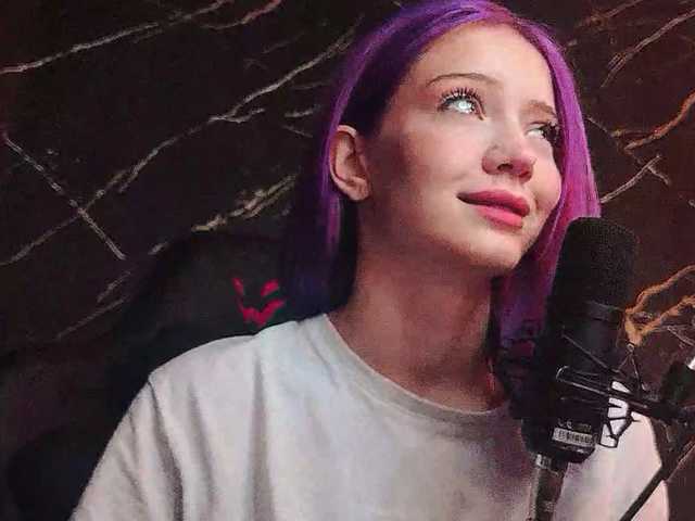 Molodaya live cam on BongaCams