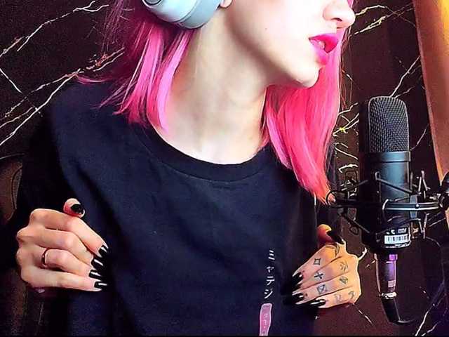 Molodaya live cam on BongaCams