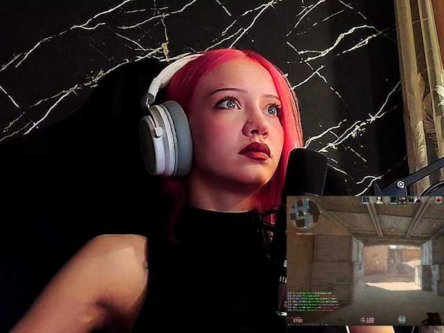 Molodaya live cam on BongaCams