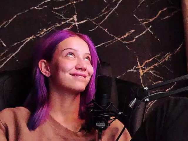 Molodaya live cam on BongaCams