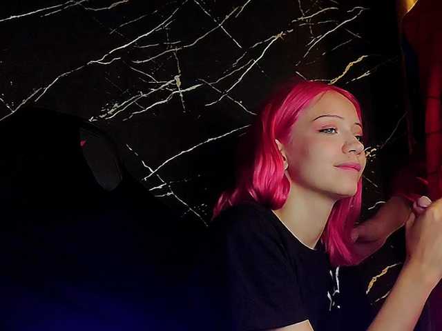 Molodaya live cam on BongaCams
