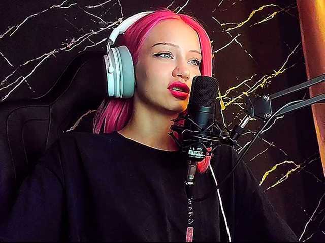 Molodaya live cam on BongaCams
