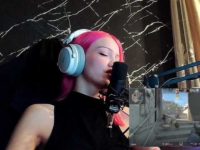Molodaya live cam on BongaCams