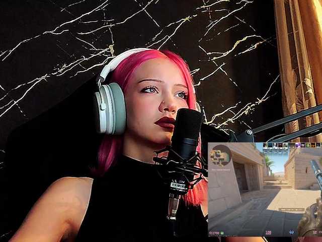 Molodaya live cam on BongaCams