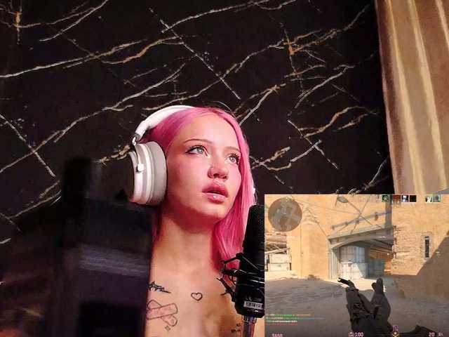 Molodaya live cam on BongaCams
