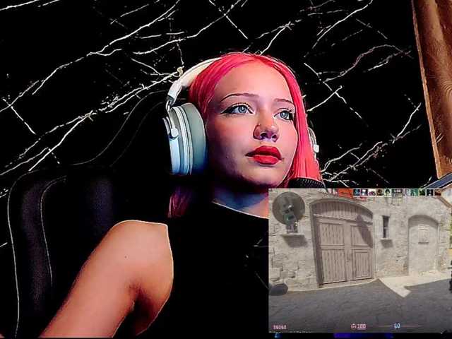 Molodaya live cam on BongaCams