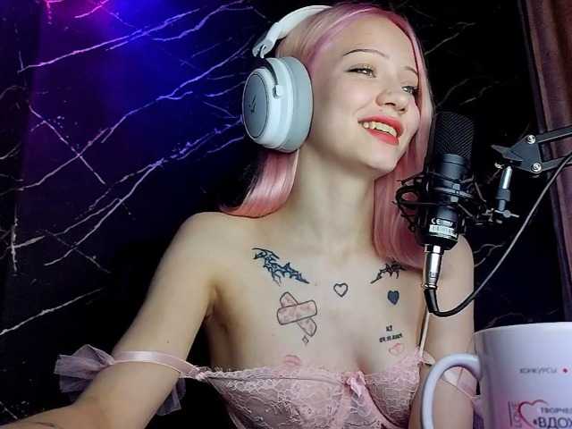 Molodaya live cam on BongaCams