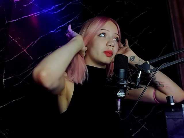 Molodaya live cam on BongaCams
