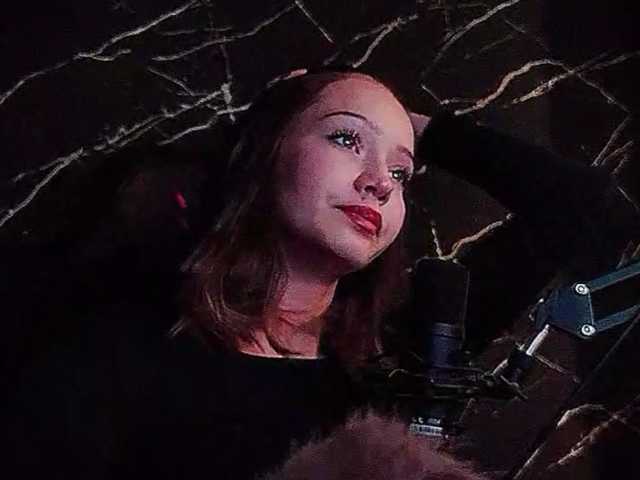 Molodaya live cam on BongaCams