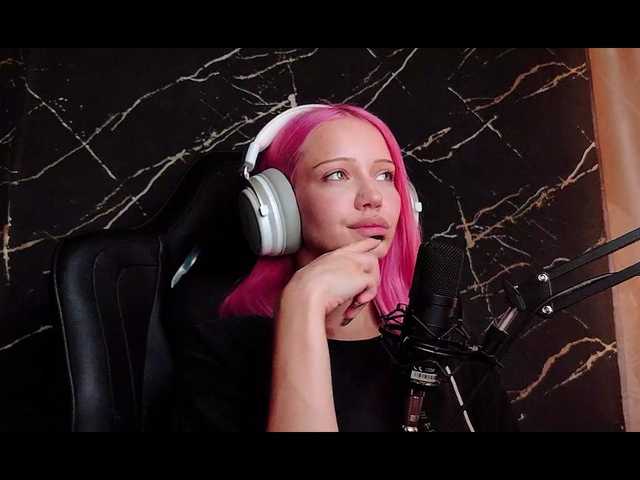 Molodaya live cam on BongaCams