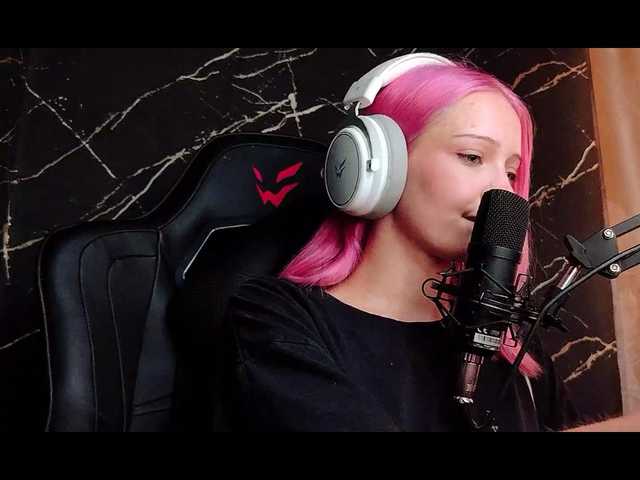 Molodaya live cam on BongaCams