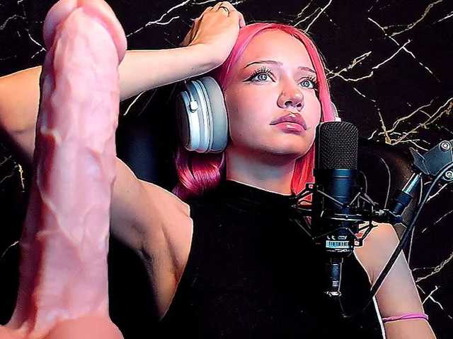 Molodaya live cam on BongaCams